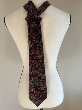 🍂🌰🥮Men's Floral Pattern Tie in Black with Burgundy & Green